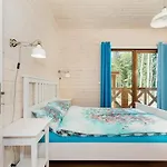 Comfortable No 4 , Summer Pool