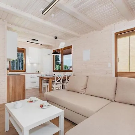 Comfortable No 4 , Summer Pool レバル