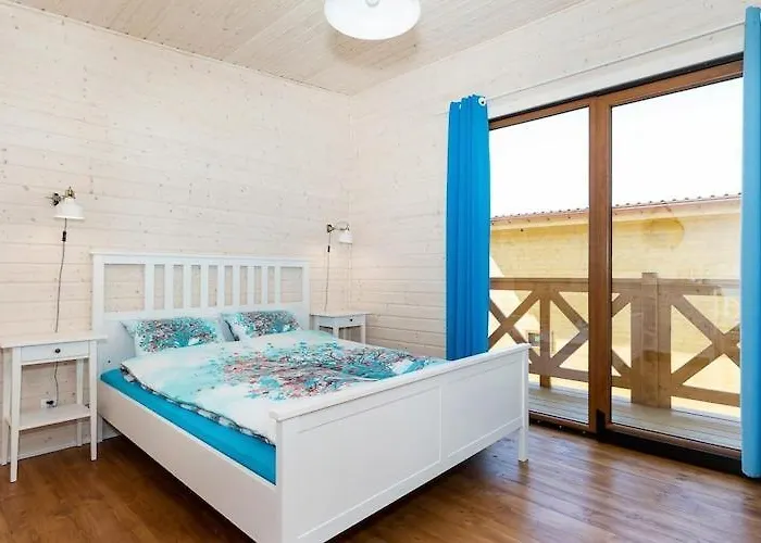 Comfortable No 4 , Summer Pool レバル